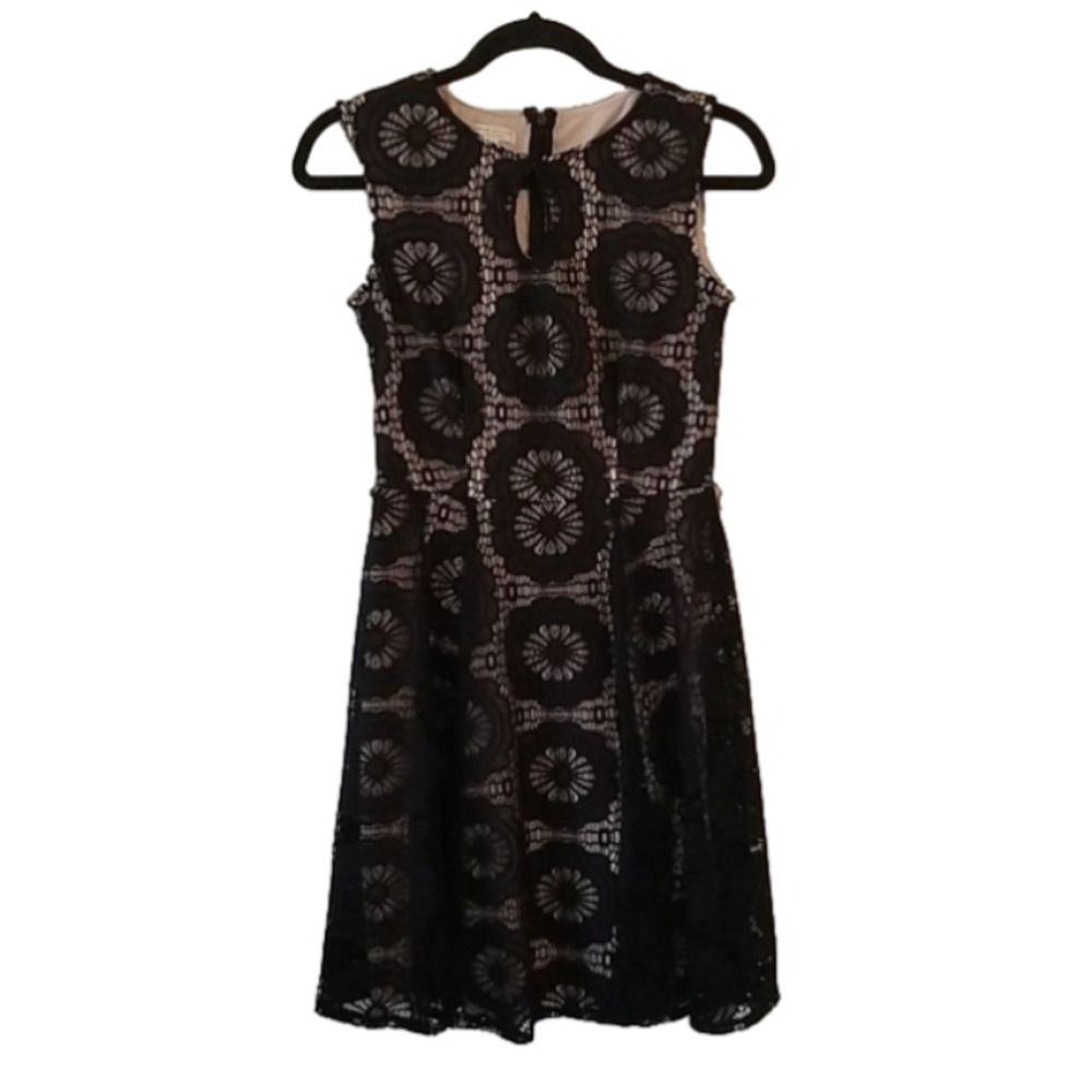 London Style Collection Medallion Lace Dress. Size 4